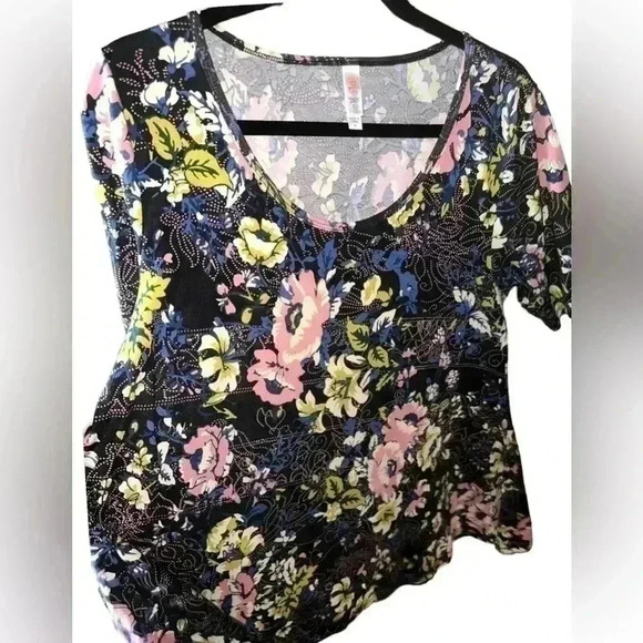 Lularoe‎ size medium perfect tee. EUC. This was mine from my own closet.EUC - Picture 2 of 5